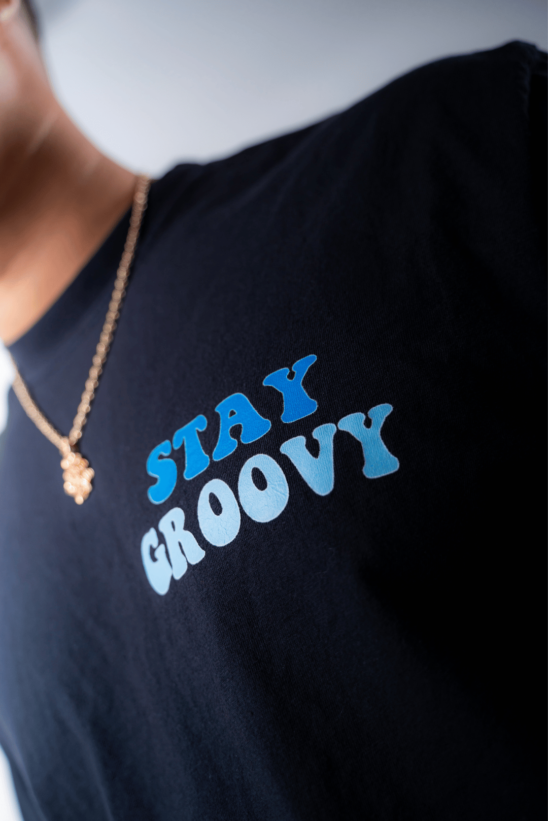 GROOVY ESSENTIALS TEE - BLUE
