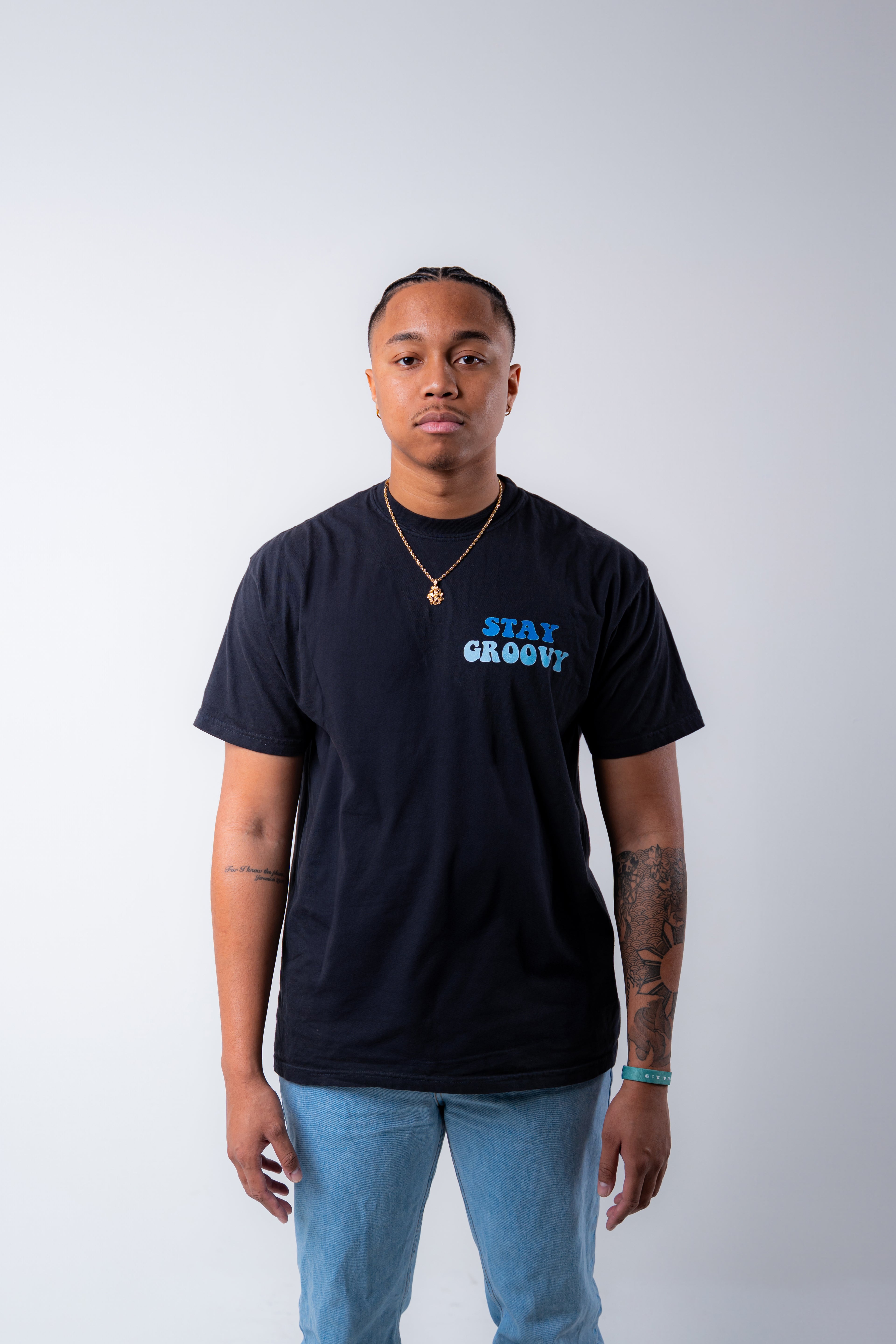 GROOVY ESSENTIALS TEE - BLUE